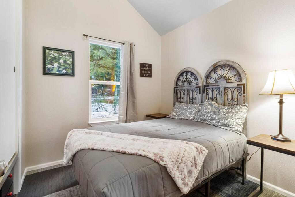 Cozy Tiny Home Steps Away From Mt. Rainier Ашфорд Екстериор снимка