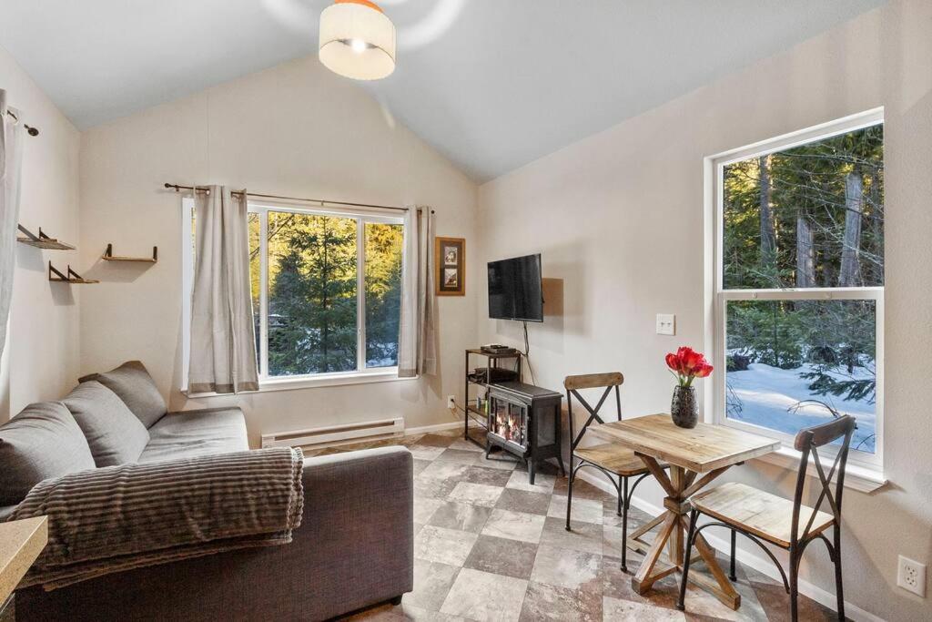 Cozy Tiny Home Steps Away From Mt. Rainier Ашфорд Екстериор снимка