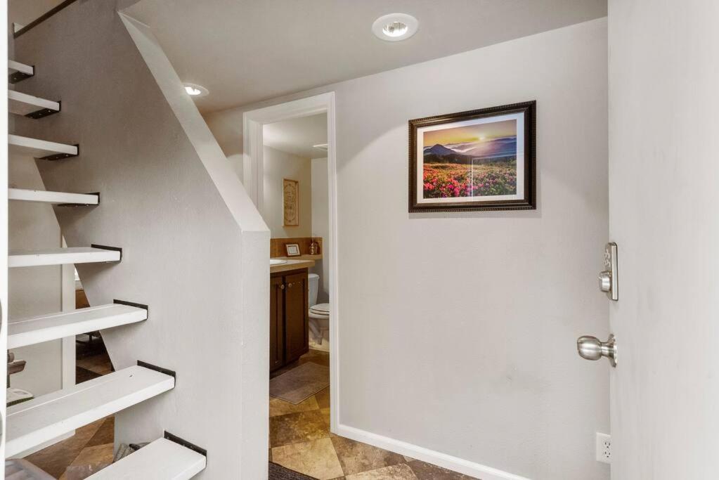 Cozy Tiny Home Steps Away From Mt. Rainier Ашфорд Екстериор снимка