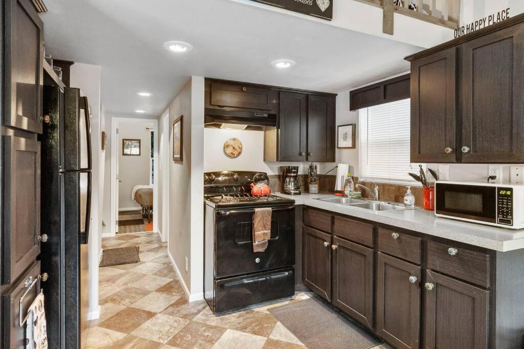 Cozy Tiny Home Steps Away From Mt. Rainier Ашфорд Екстериор снимка